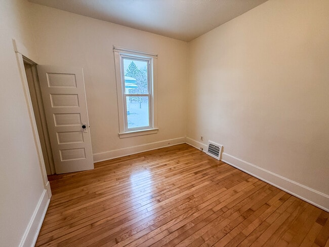 Photo - 209 E Harding Ave