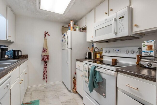 Photo - 2401 Leon St Unidad 103