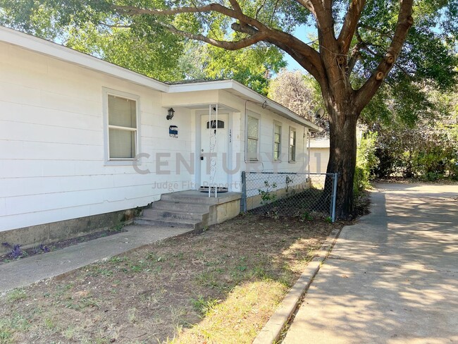 Cozy 1-Story 2/1 Duplex In Castleberry ISD... - Cozy 1-Story 2/1 Duplex In Castleberry ISD... Casa