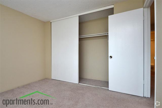 Bedroom - Des Moines Station