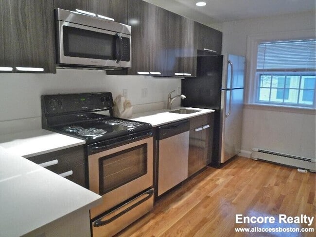 Building Photo - 75 Wyman St Unit 9