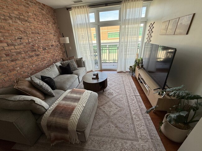 Photo - 140 S River St Unit 402