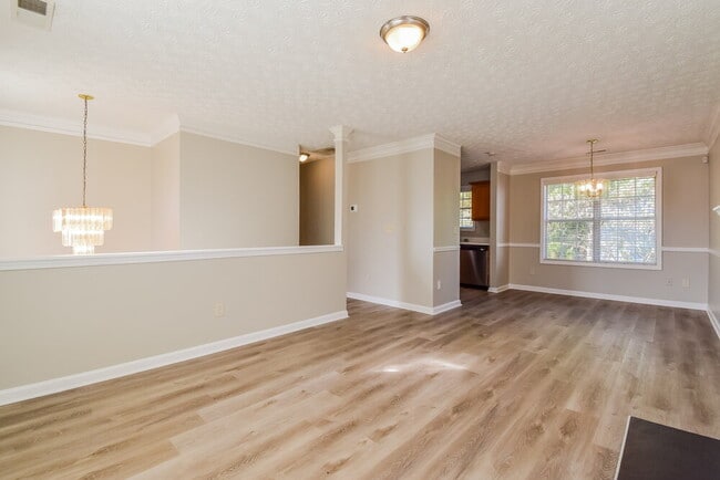 Photo - 631 Sinclair Way