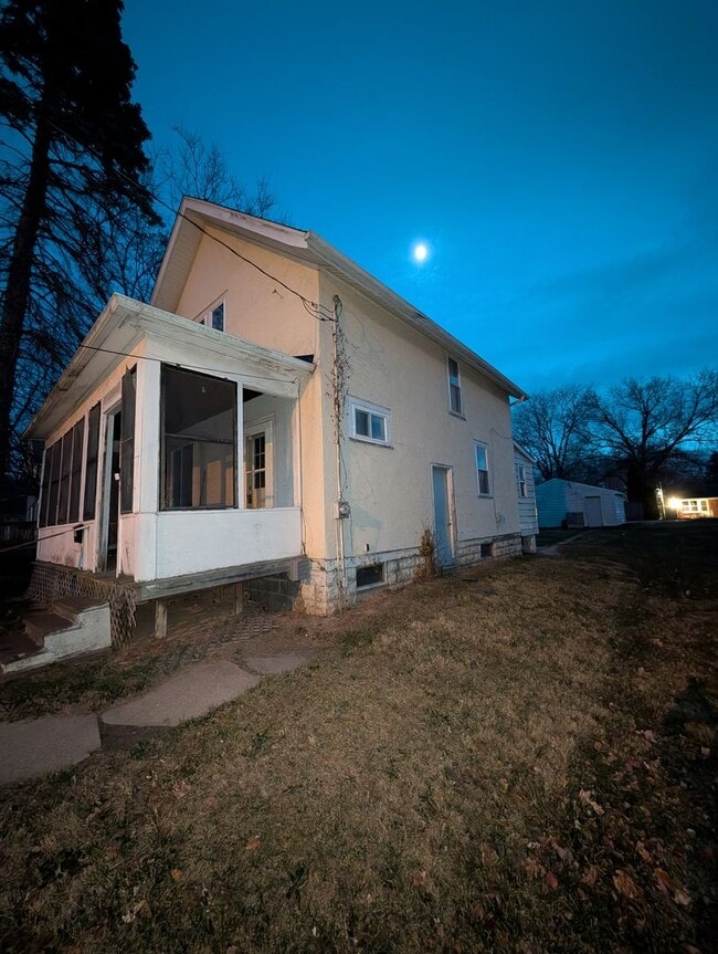 Photo - Charming 3 Bedroom Home with Screened Porch and 2 Car Garage