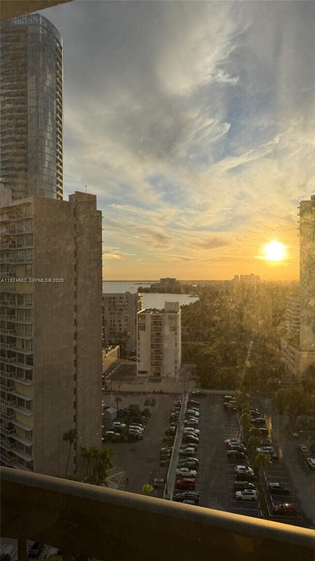 Photo - 2333 Brickell Ave Unidad 1814