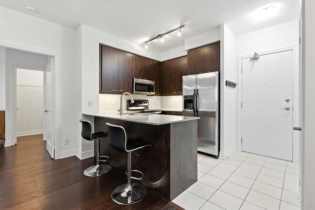 Photo - 500 St Clair Ave W