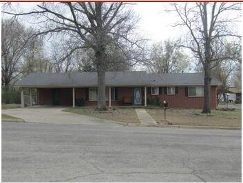 Photo - 200 Zulkey St House