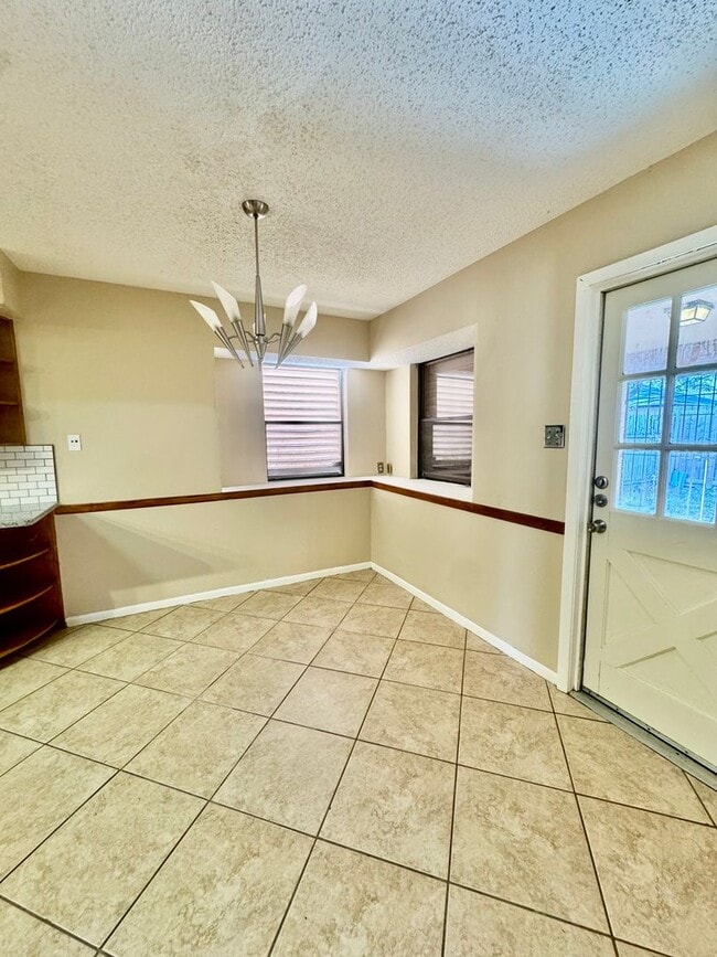 5909 Golden Canyon Dr