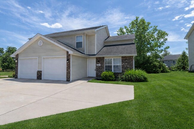 Building Photo - 5812 Canaveral Dr