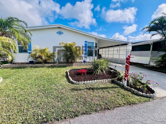 202 Fan Palm Ln
