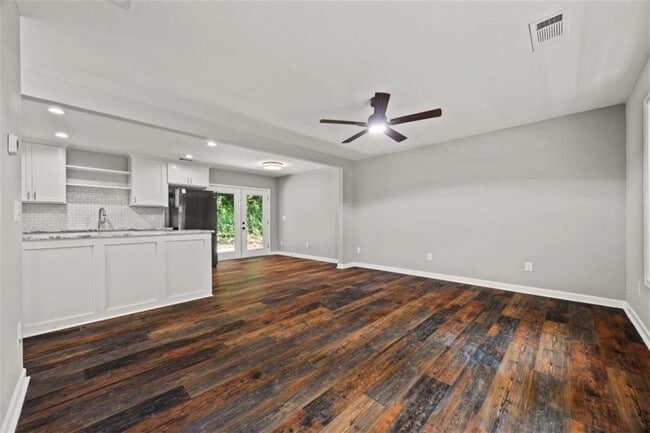 Photo - 53 Lucia Dr SE