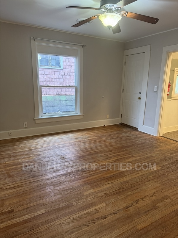 Photo - 915 N Main St