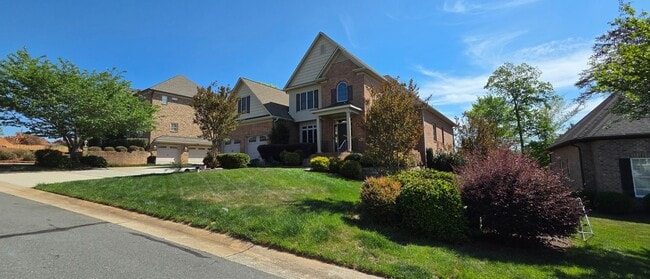 Photo - Beautiful Home with a full in law suite in Lewisville