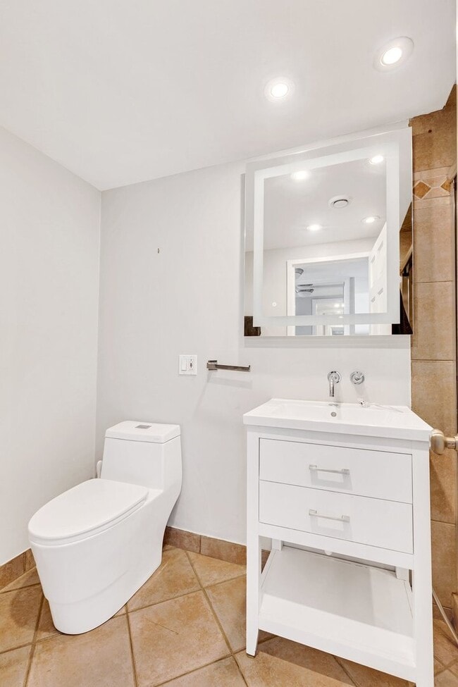 Photo - 1 E Schiller St