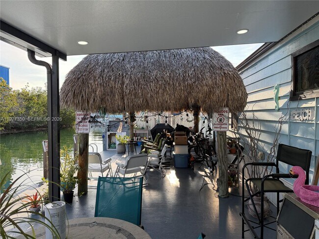 Photo - 212 Orchid St