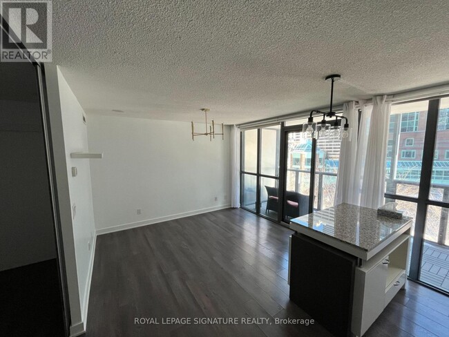 Photo - 110 Charles St E Unité 410