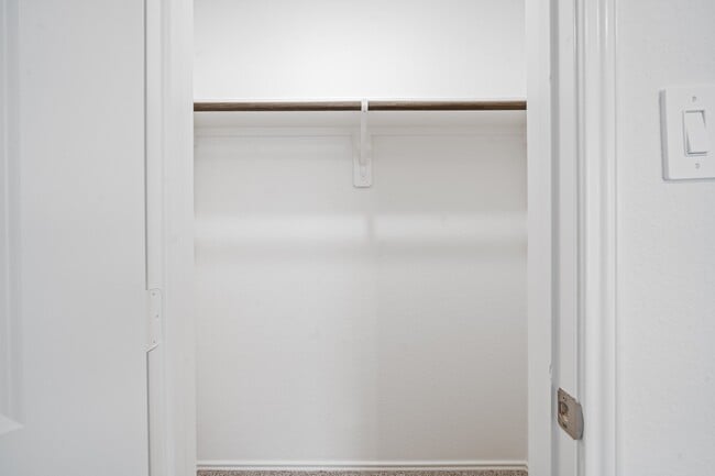 Building Photo - 16830 Paintbrush Holw Ln