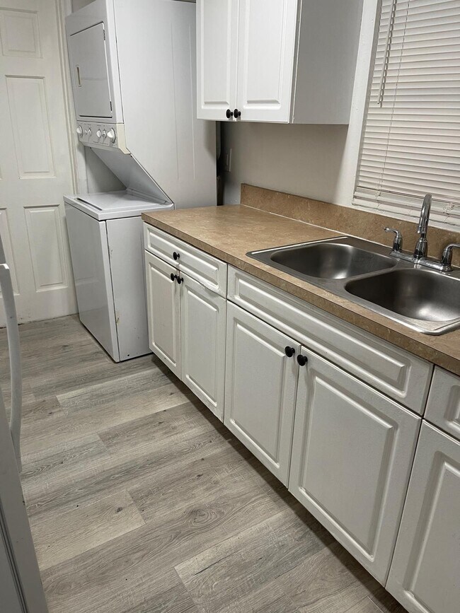 Photo - 1245 W 35th St