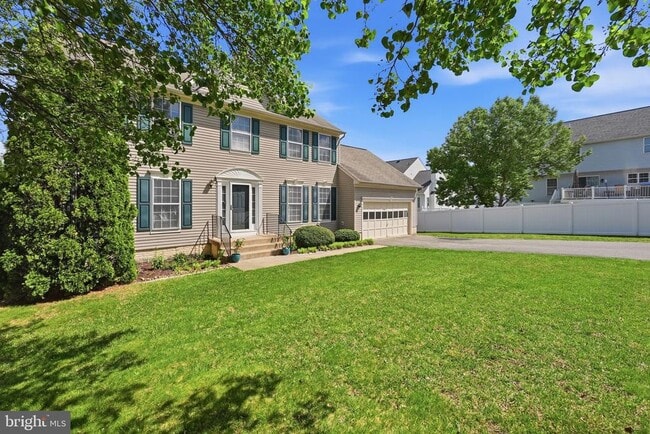 Building Photo - 11 St Marks Ct