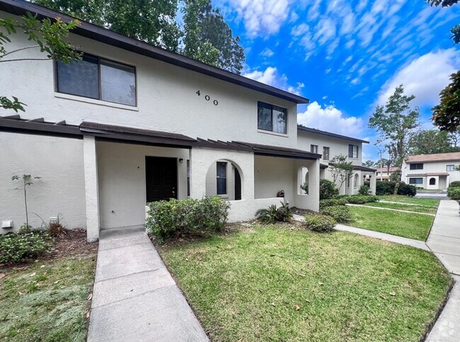 Building Photo - 2BR/1.5 Townhouse in Conveniently Located ...