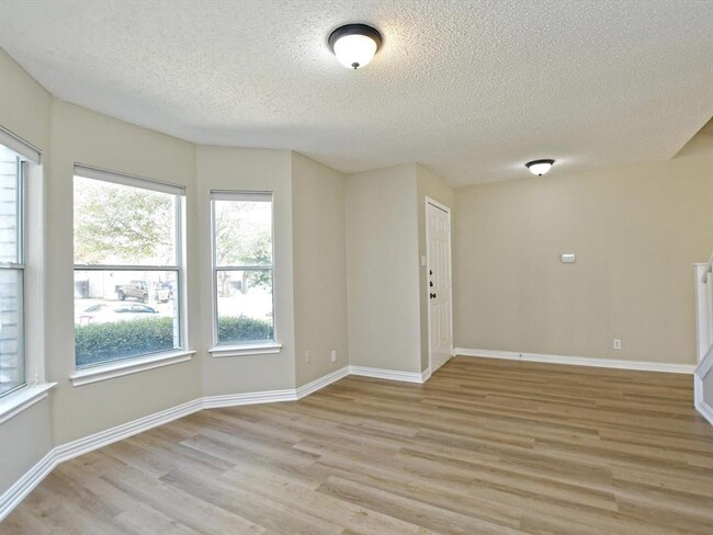 Photo - 1307 Chalk Ln