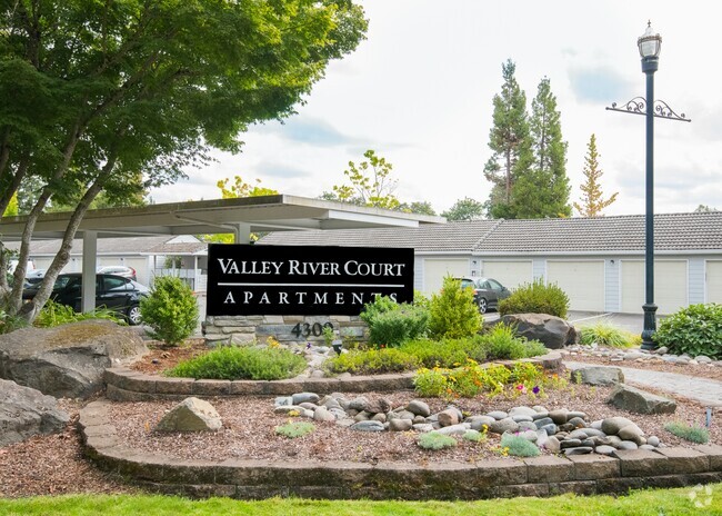 Building Photo - Valley River Court Rental