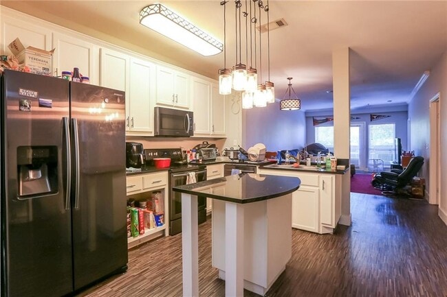 Photo - 910 W 25th St Unit 205
