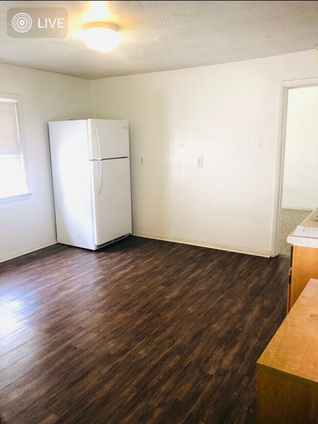 Cocina - 1926 E 123rd St Unidad Downfront house