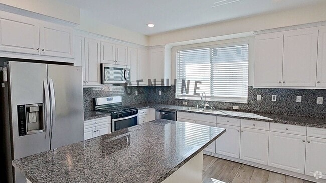 Building Photo - Beautiful Tri-Level 3Bd 2.5Ba Townhome in ...