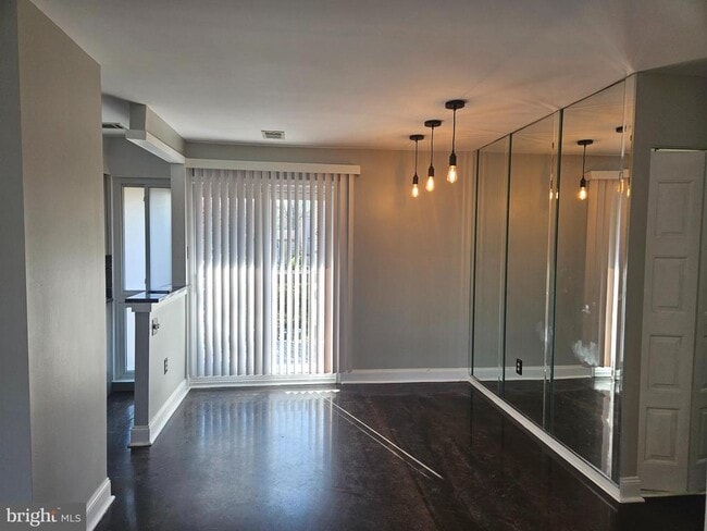 Photo - 210 James Ct