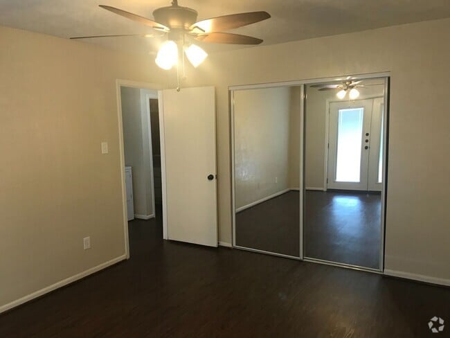 Building Photo - 416 University Oaks Blvd Unit 416 University Oaks Rental