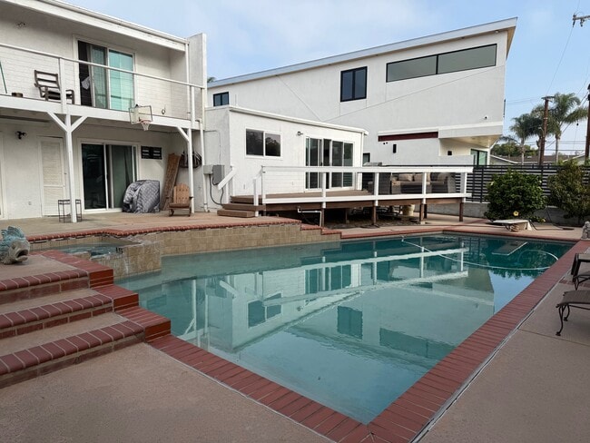 Building Photo - 2396 Redlands Dr