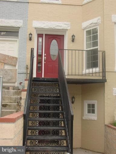13 S St NE