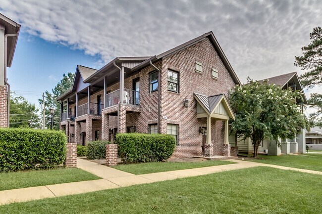 Building Photo - Abingdon Court Unit Abingdon Court #4
