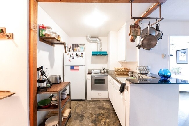 256 S La Fayette Park Pl