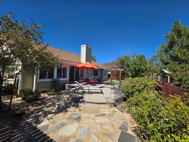 Photo - Northwest 4 bedroom, 2 bath with AMAZING V...