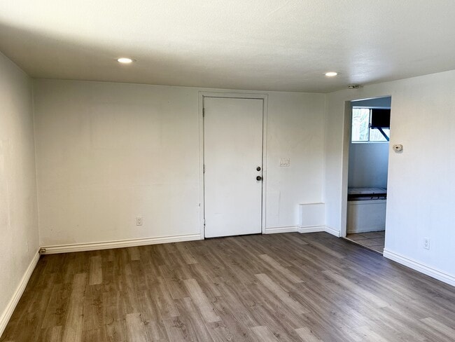 9423 Eucalyptus St