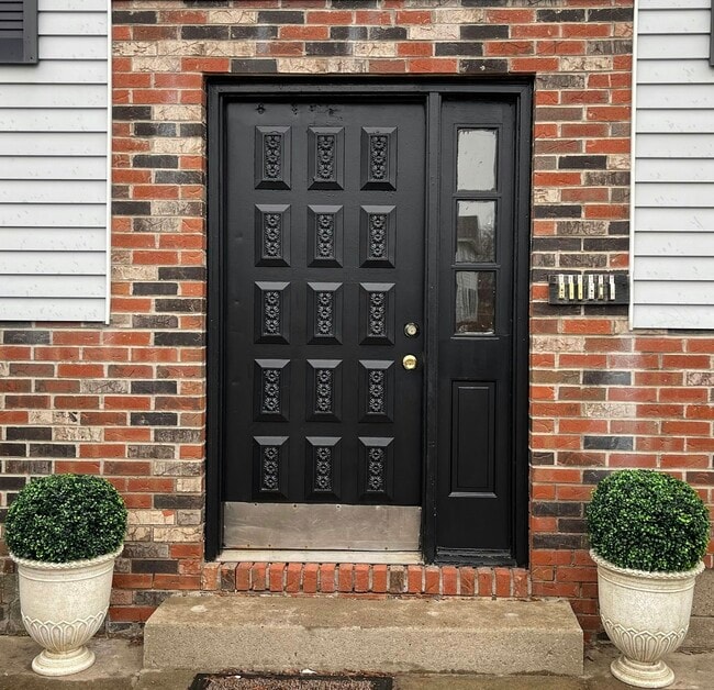 Building Photo - 15 S Park Row Unit 1