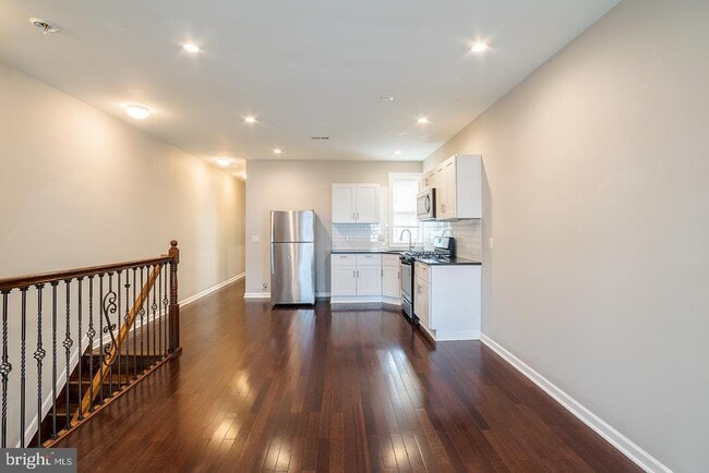 Building Photo - 723 S 56th St Unit B