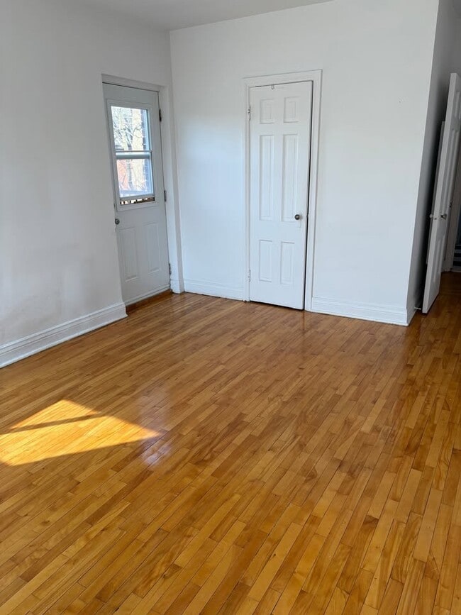 Photo - 5805 Chem. de la Côte St Luc Unit 4