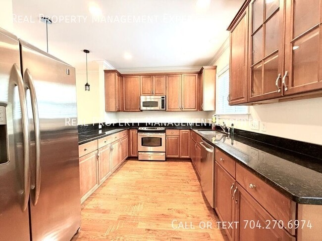 319 Woodvale Pl