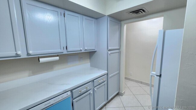 Photo - 105 S Riverside Dr Unit 102