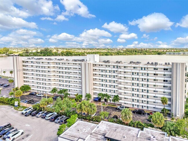 1075 NE Miami Gardens Dr Unit 408