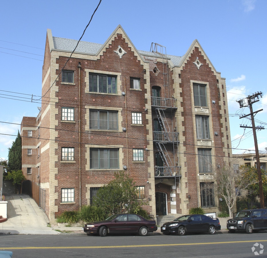 1055 Sanborn ¡alejado - 1055 Sanborn Ave