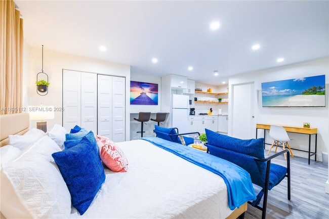 Building Photo - 1836 NW 16th Terrace Unit 3