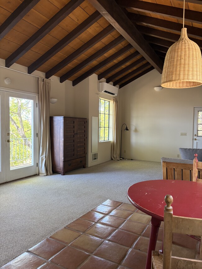 Living Space - 1431 Penny Rd Unit Studio A