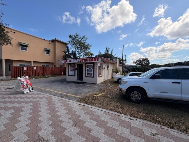 Photo - 1551 NW 6th St Unit 6