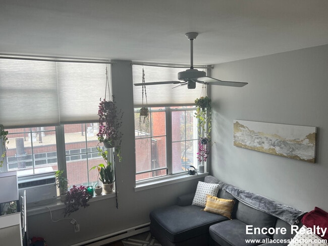 Photo - 240 Heath St Unit PH9