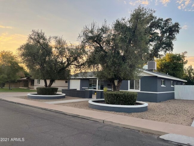Photo - 1816 E Minnezona Ave House