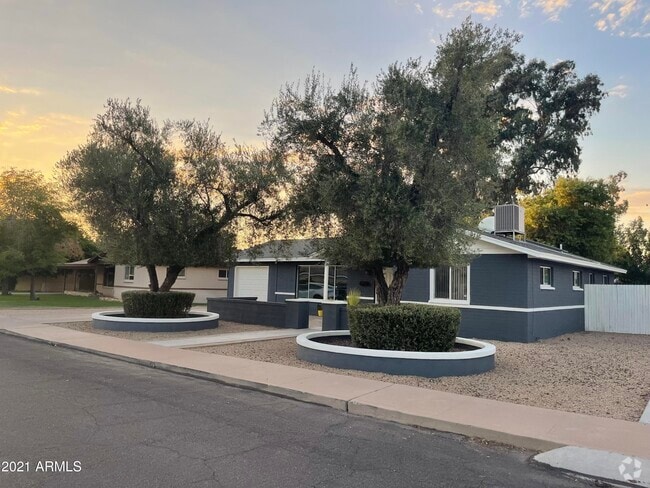 Building Photo - 1816 E Minnezona Ave Rental